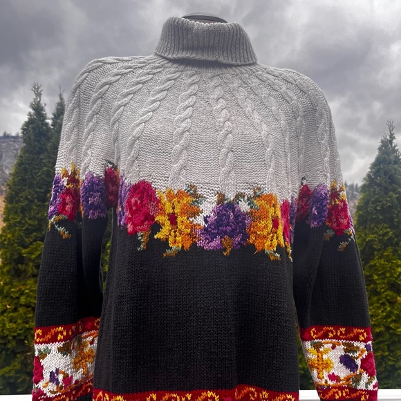 Vintage Sweaters - Floral Patterned Turtleneck Sweater